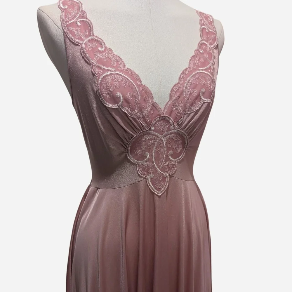 RARE Vintage Olga Lace Applique Nightgown (Medium) ‼️Open to Offers - Picture 4 of 9